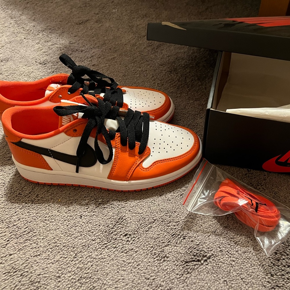Nike Low Dunk Womens size 5